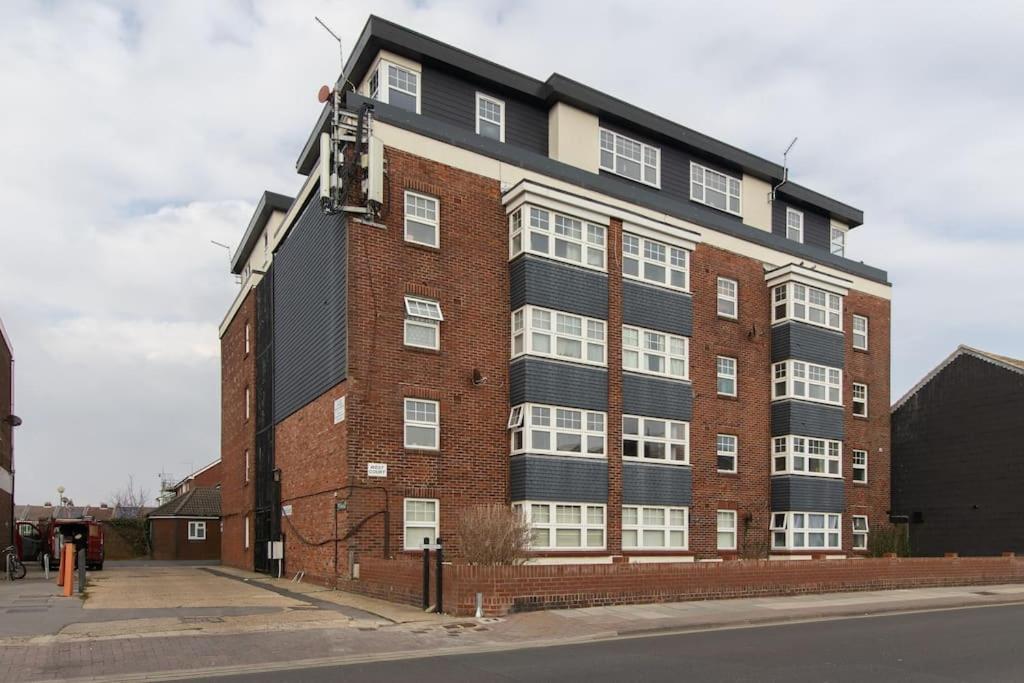 Open Mind Property - Southsea With Free Parking พอร์ตสมัธ ภายนอก รูปภาพ